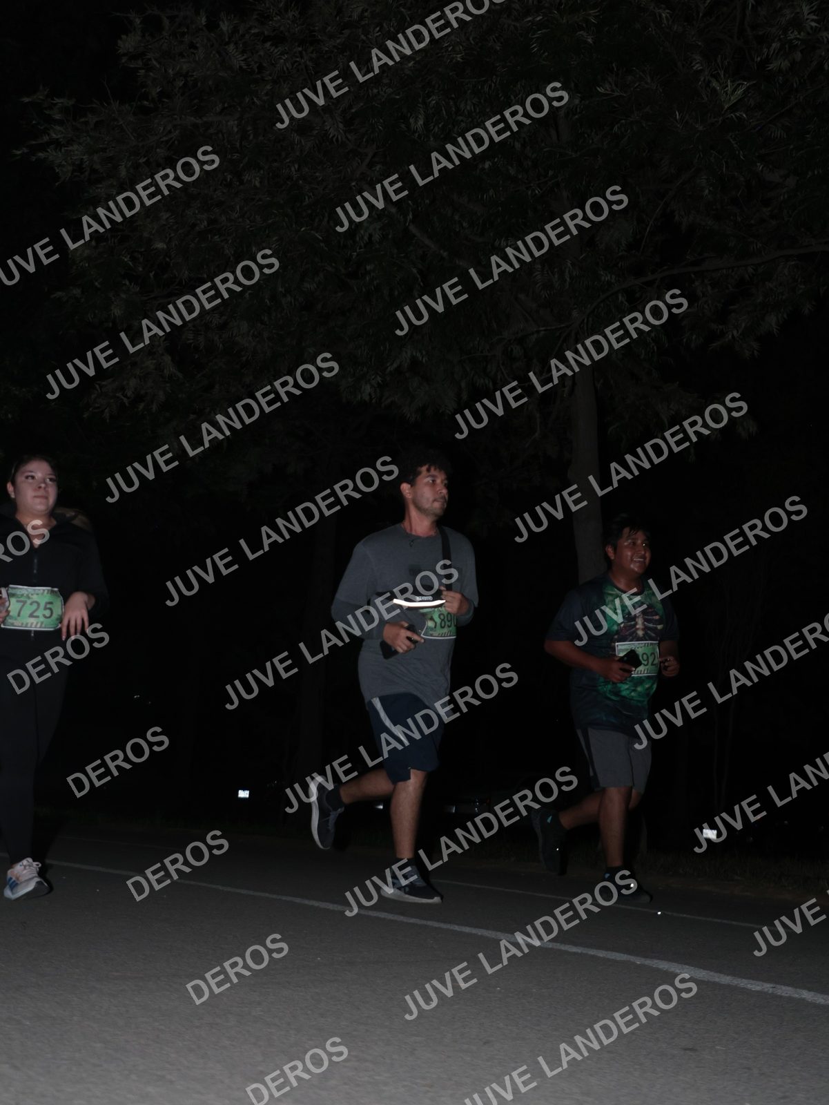 Foto de la Carrera Nocturna de Zombies Parque Metropolitano 2026 en Parque Metropolitano de Guadalajara, Zapopan, Jalisco a las 20:54 · dorsal 725, 92, 89