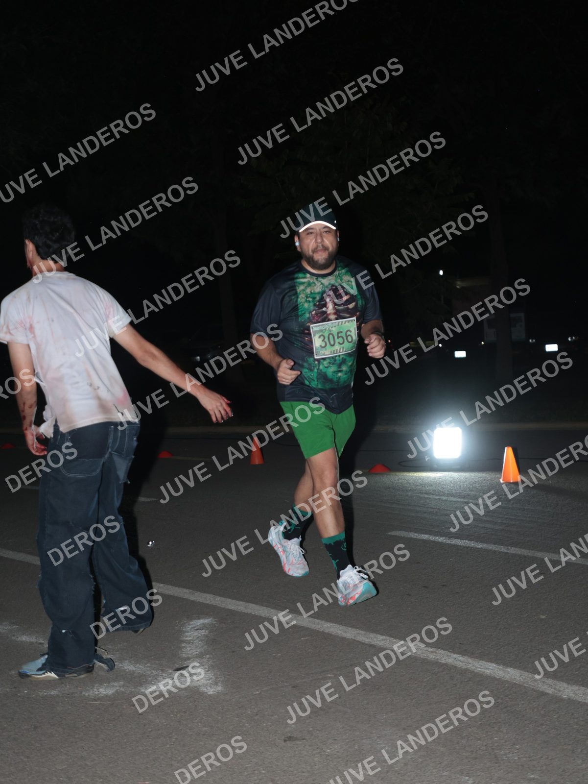 Foto de la Carrera Nocturna de Zombies Parque Metropolitano 2026 en Parque Metropolitano de Guadalajara, Zapopan, Jalisco a las 21:03 · dorsal 3056