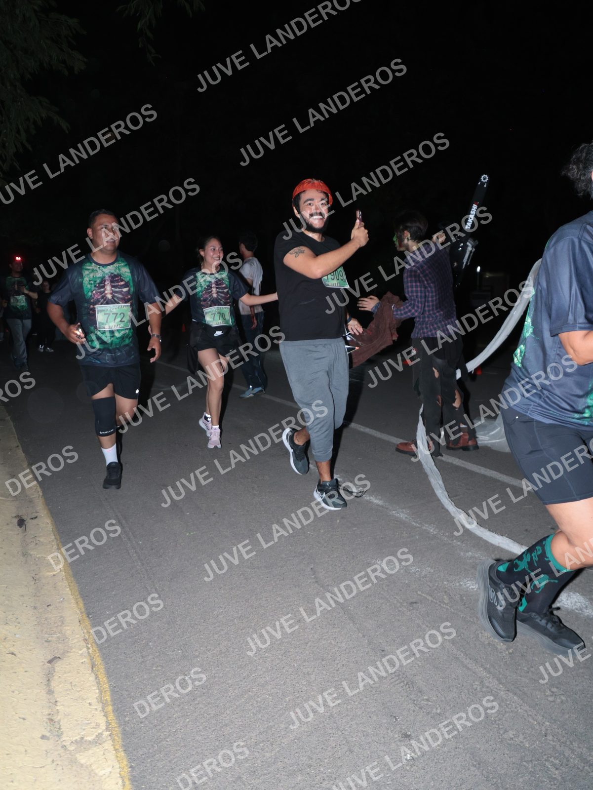 Foto de la Carrera Nocturna de Zombies Parque Metropolitano 2026 en Parque Metropolitano de Guadalajara, Zapopan, Jalisco a las 20:59 · dorsal 772, 770, 606