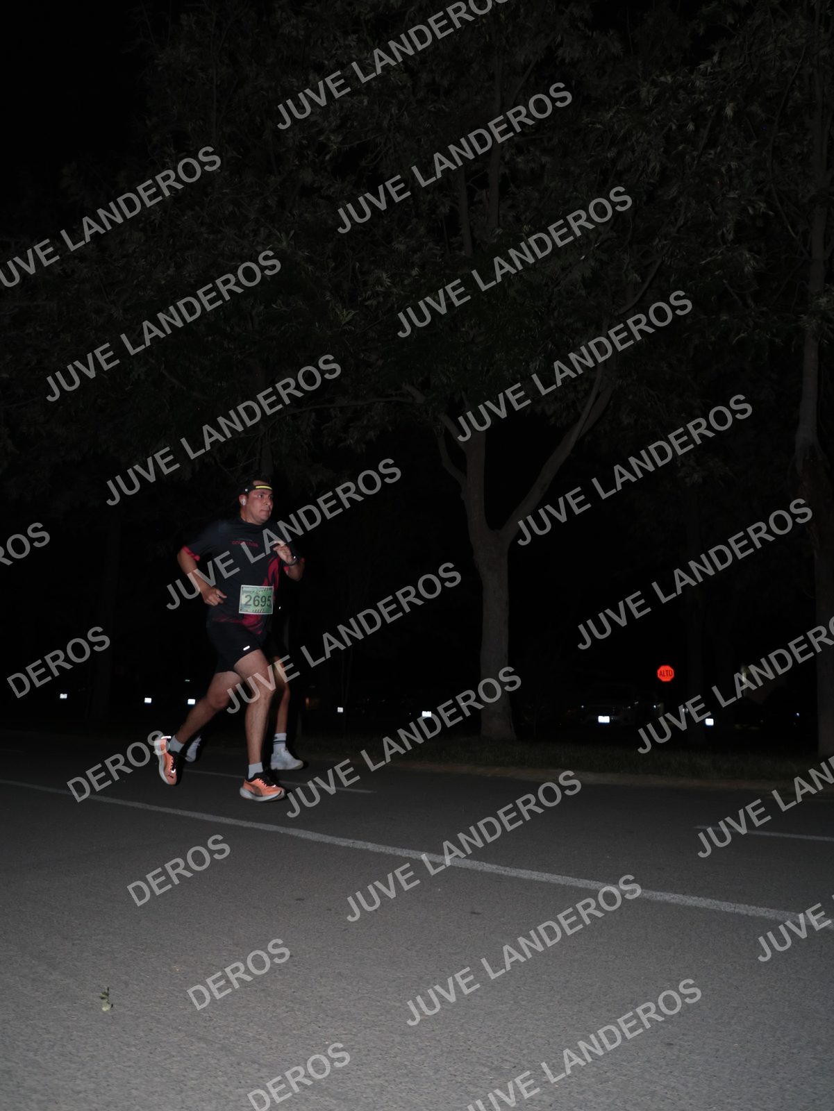 Foto de la Carrera Nocturna de Zombies Parque Metropolitano 2026 en Parque Metropolitano de Guadalajara, Zapopan, Jalisco a las 20:40 · dorsal 2695
