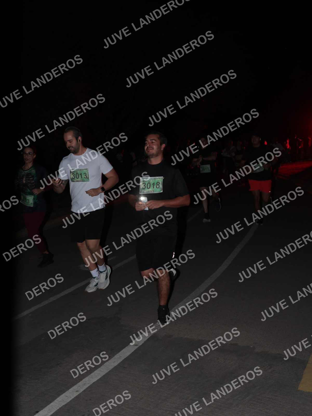 Foto de la Carrera Nocturna de Zombies Parque Metropolitano 2026 en Parque Metropolitano de Guadalajara, Zapopan, Jalisco a las 20:17 · dorsal 3018, 3013