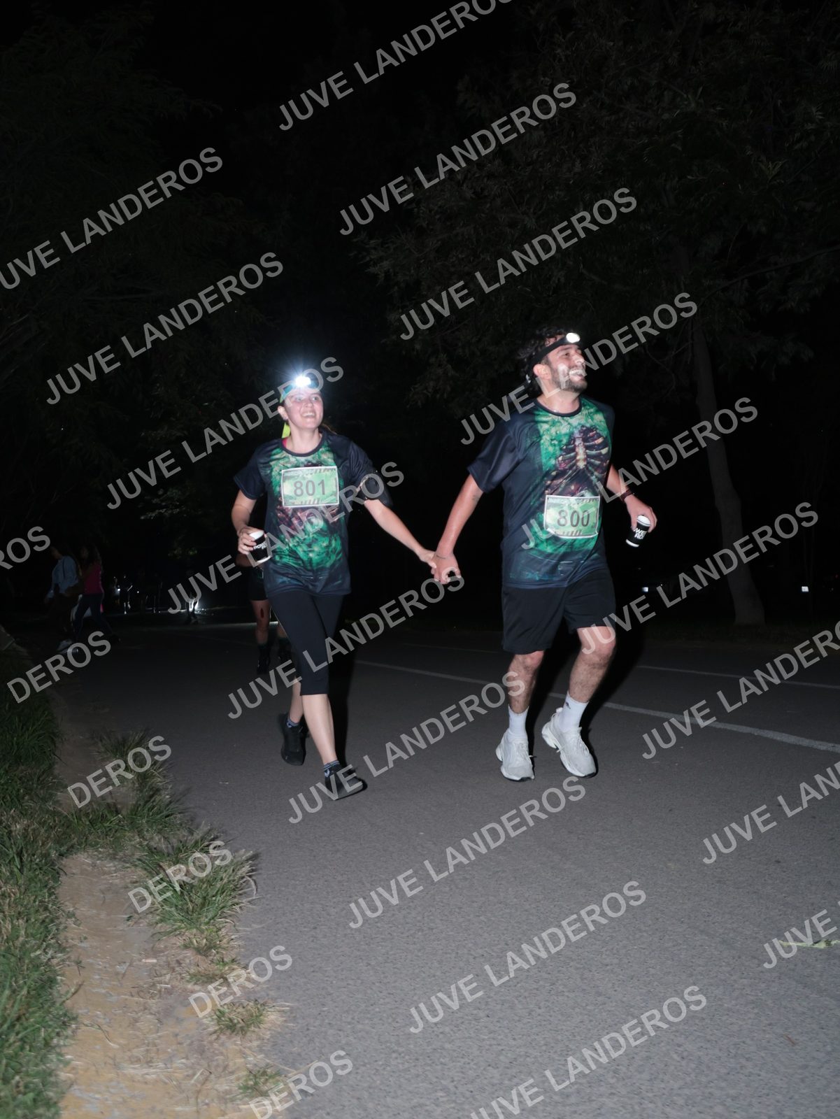 Foto de la Carrera Nocturna de Zombies Parque Metropolitano 2026 en Parque Metropolitano de Guadalajara, Zapopan, Jalisco a las 20:47 · dorsal 800, 801