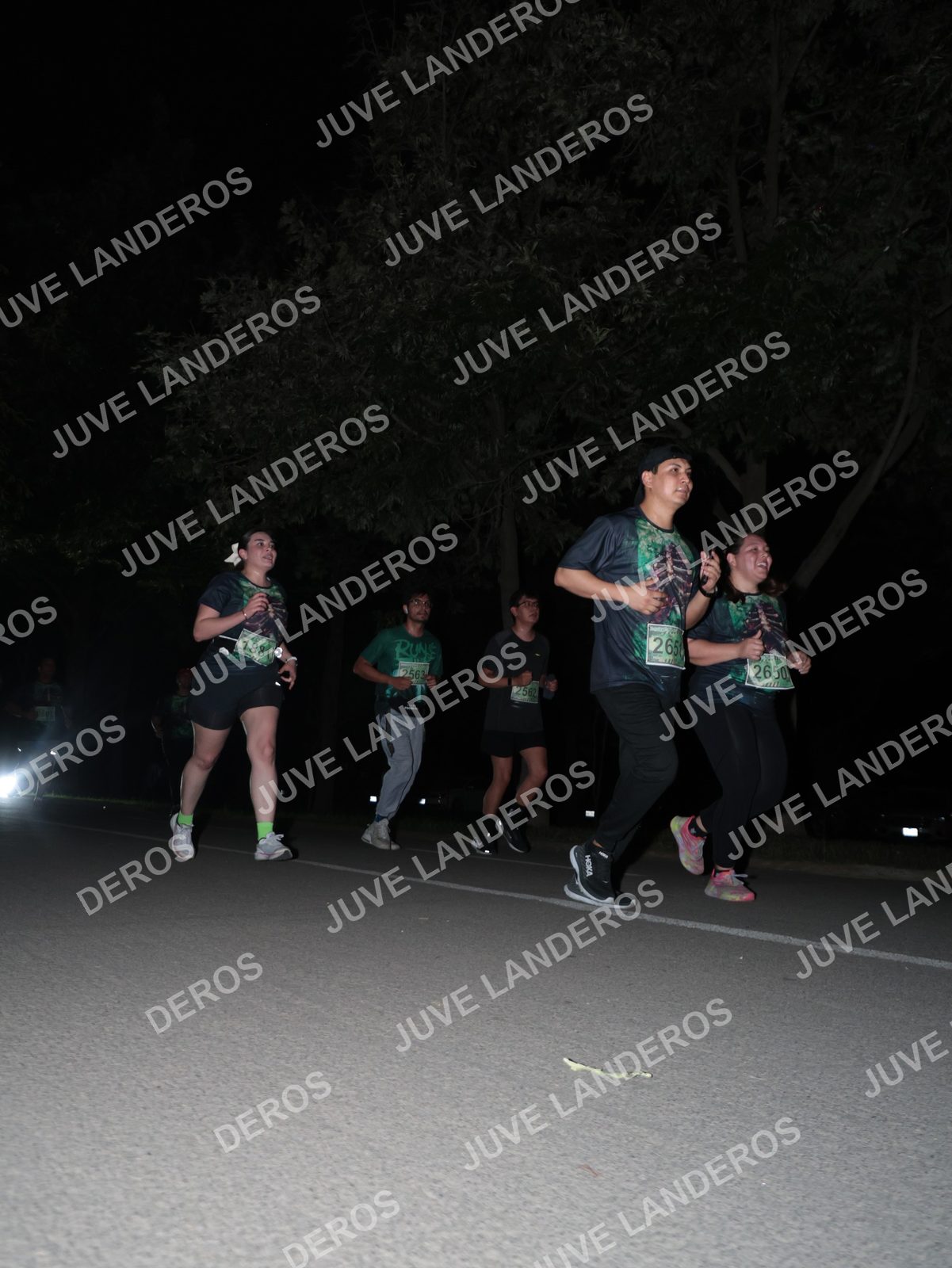 Foto de la Carrera Nocturna de Zombies Parque Metropolitano 2026 en Parque Metropolitano de Guadalajara, Zapopan, Jalisco a las 20:50 · dorsal 2650, 1881, 2563