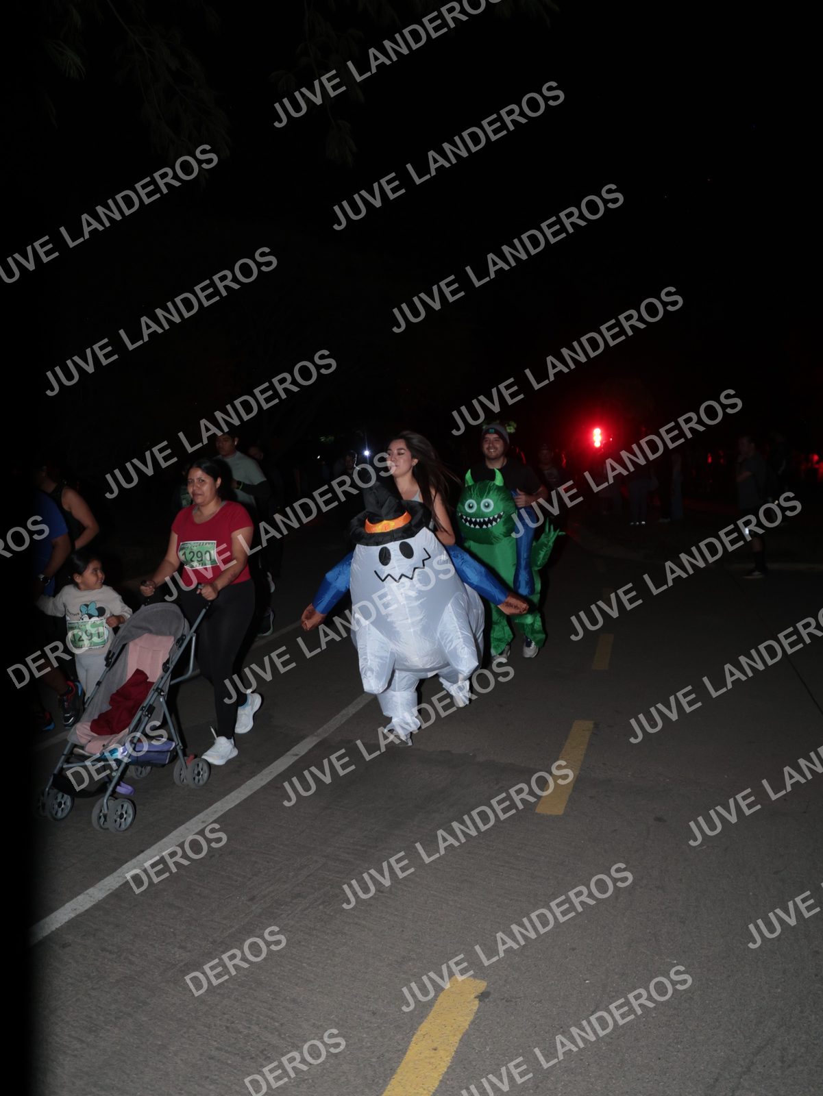 Foto de la Carrera Nocturna de Zombies Parque Metropolitano 2026 en Parque Metropolitano de Guadalajara, Zapopan, Jalisco a las 20:18 · dorsal 1290, 1291