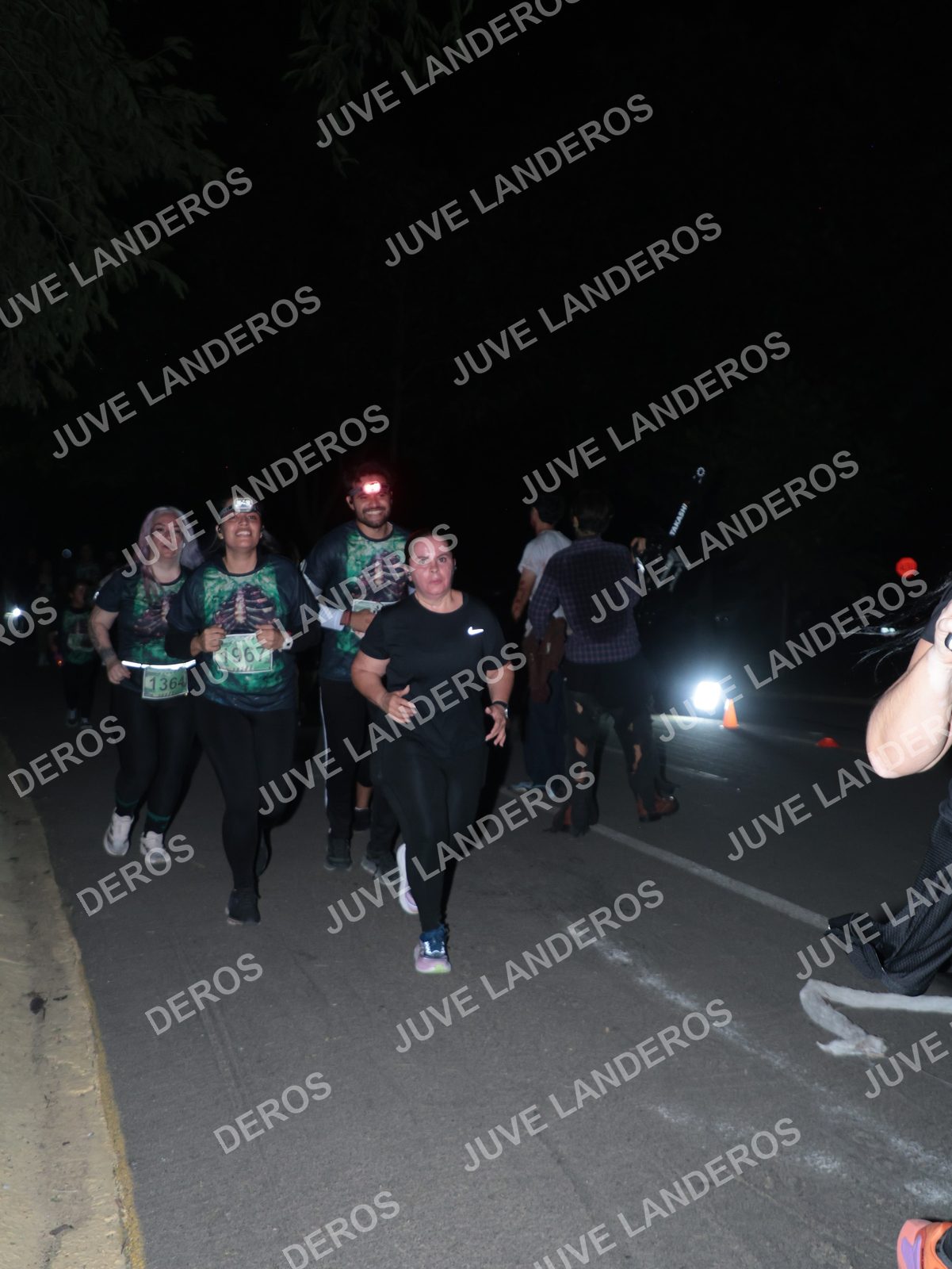 Foto de la Carrera Nocturna de Zombies Parque Metropolitano 2026 en Parque Metropolitano de Guadalajara, Zapopan, Jalisco a las 20:59 · dorsal 1967, 1364