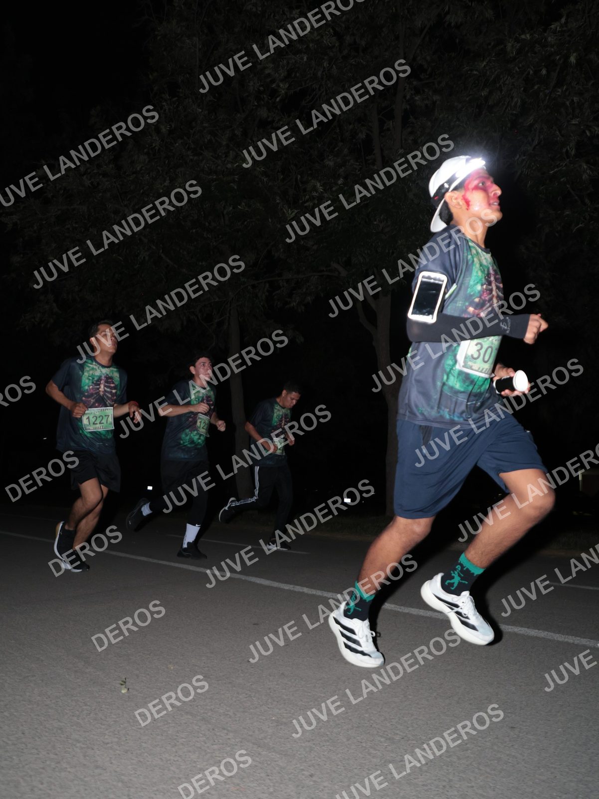 Foto de la Carrera Nocturna de Zombies Parque Metropolitano 2026 en Parque Metropolitano de Guadalajara, Zapopan, Jalisco a las 20:40 · dorsal 30, 1227