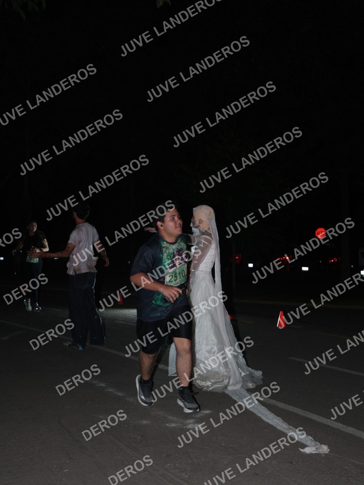 Foto de la Carrera Nocturna de Zombies Parque Metropolitano 2026 en Parque Metropolitano de Guadalajara, Zapopan, Jalisco a las 20:59 · dorsal 2510