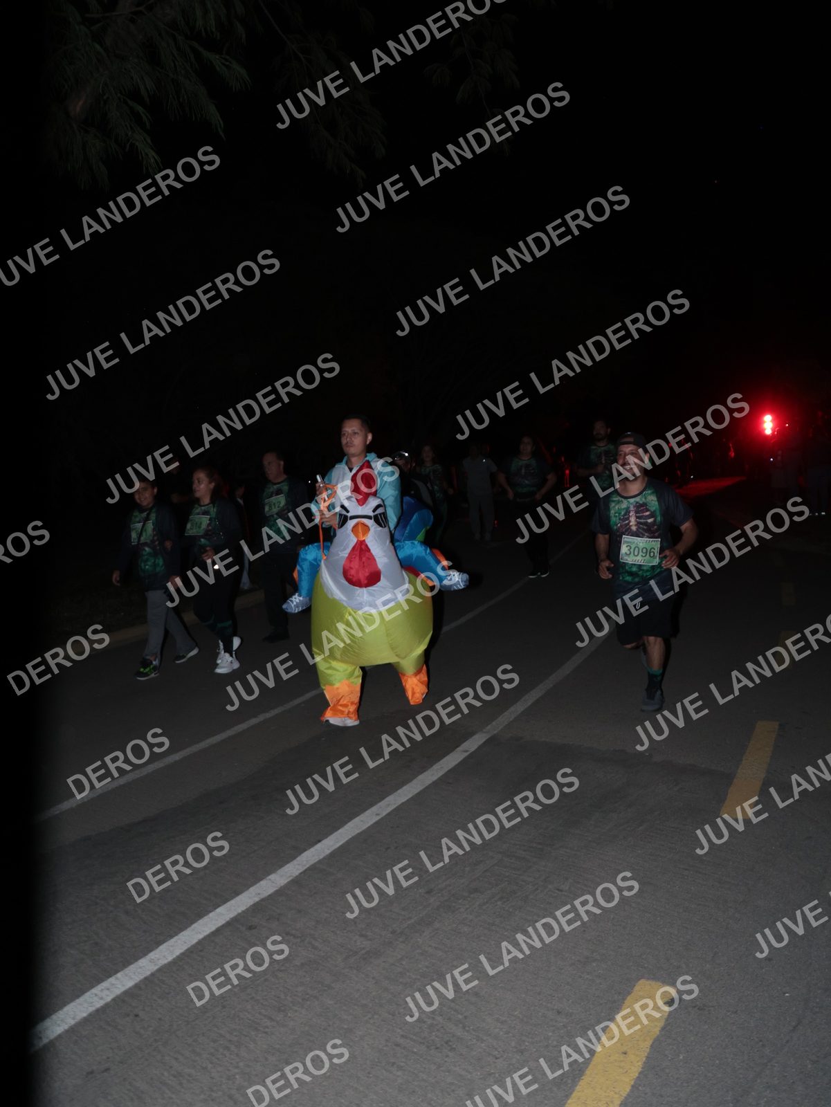 Foto de la Carrera Nocturna de Zombies Parque Metropolitano 2026 en Parque Metropolitano de Guadalajara, Zapopan, Jalisco a las 20:18 · dorsal 3096