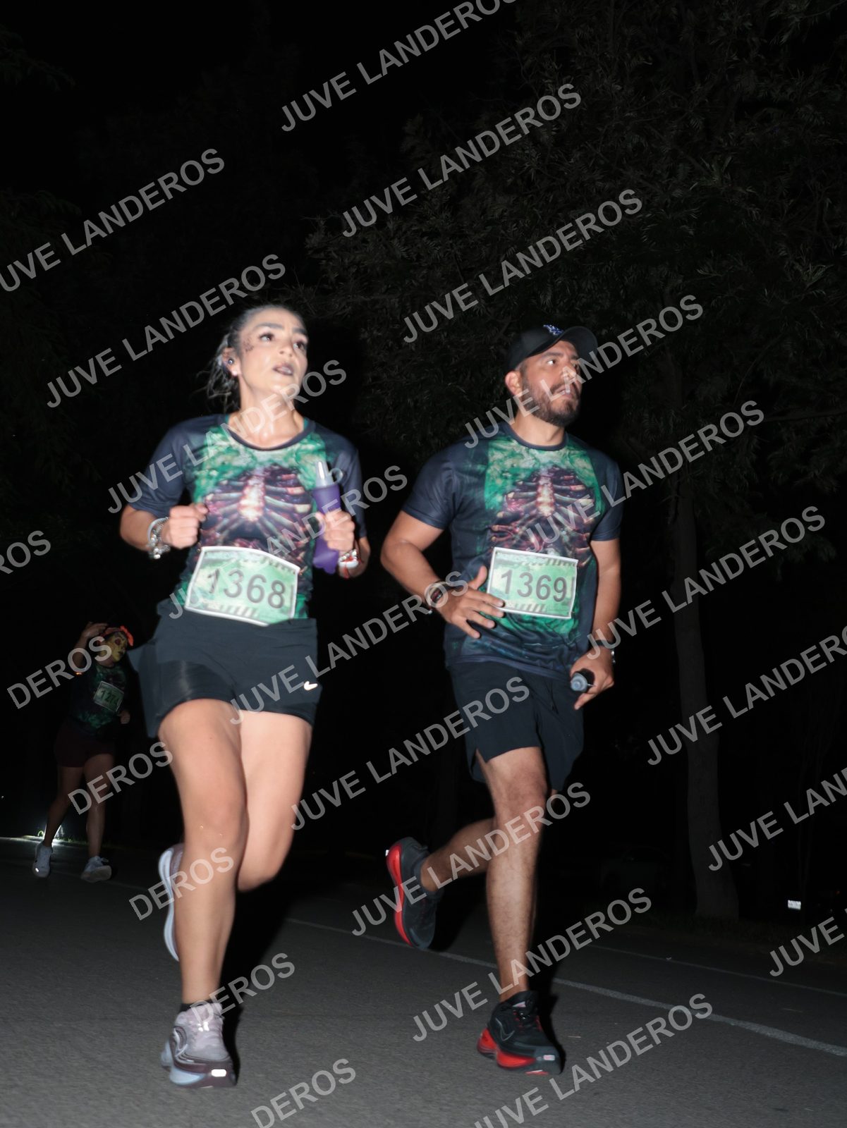 Foto de la Carrera Nocturna de Zombies Parque Metropolitano 2026 en Parque Metropolitano de Guadalajara, Zapopan, Jalisco a las 20:49 · dorsal 1368, 1369