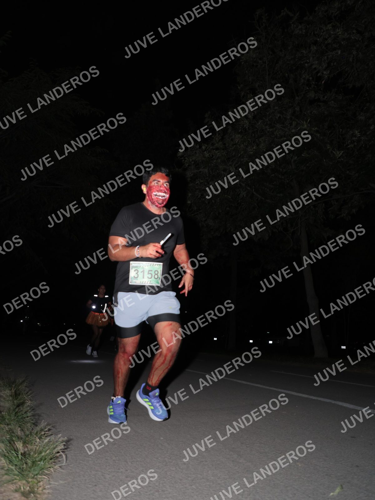 Foto de la Carrera Nocturna de Zombies Parque Metropolitano 2026 en Parque Metropolitano de Guadalajara, Zapopan, Jalisco a las 20:43 · dorsal 3158