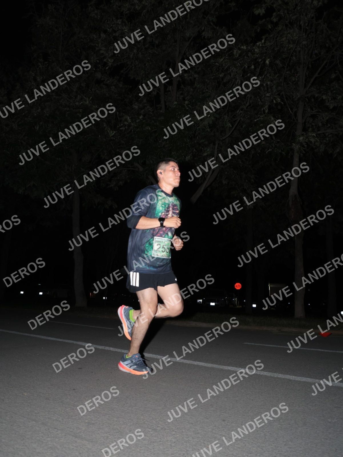 Foto de la Carrera Nocturna de Zombies Parque Metropolitano 2026 en Parque Metropolitano de Guadalajara, Zapopan, Jalisco a las 20:42 · dorsal 256