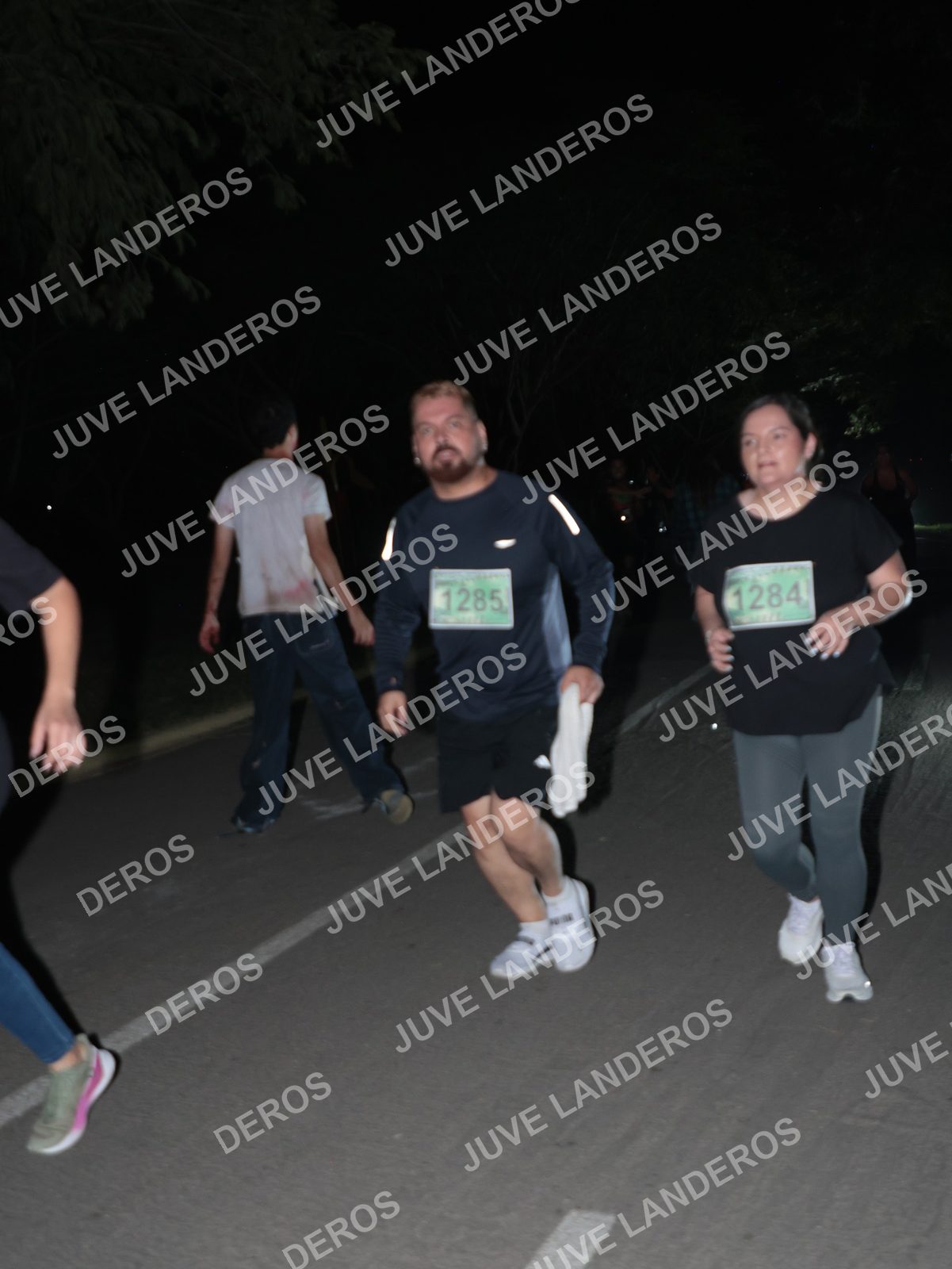 Foto de la Carrera Nocturna de Zombies Parque Metropolitano 2026 en Parque Metropolitano de Guadalajara, Zapopan, Jalisco a las 21:02 · dorsal 1285, 1284
