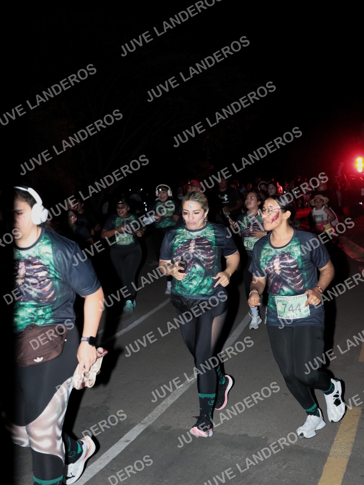 Foto de la Carrera Nocturna de Zombies Parque Metropolitano 2026 en Parque Metropolitano de Guadalajara, Zapopan, Jalisco a las 20:16 · dorsal 744, 19, 1831