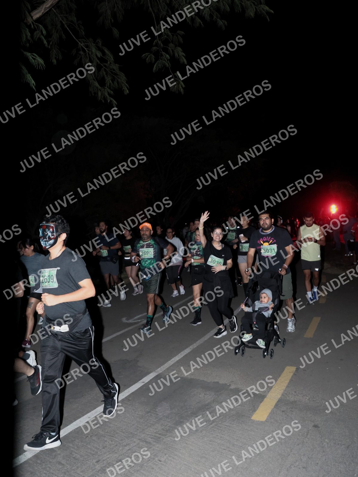 Foto de la Carrera Nocturna de Zombies Parque Metropolitano 2026 en Parque Metropolitano de Guadalajara, Zapopan, Jalisco a las 20:16 · dorsal 2639, 3031, 2690