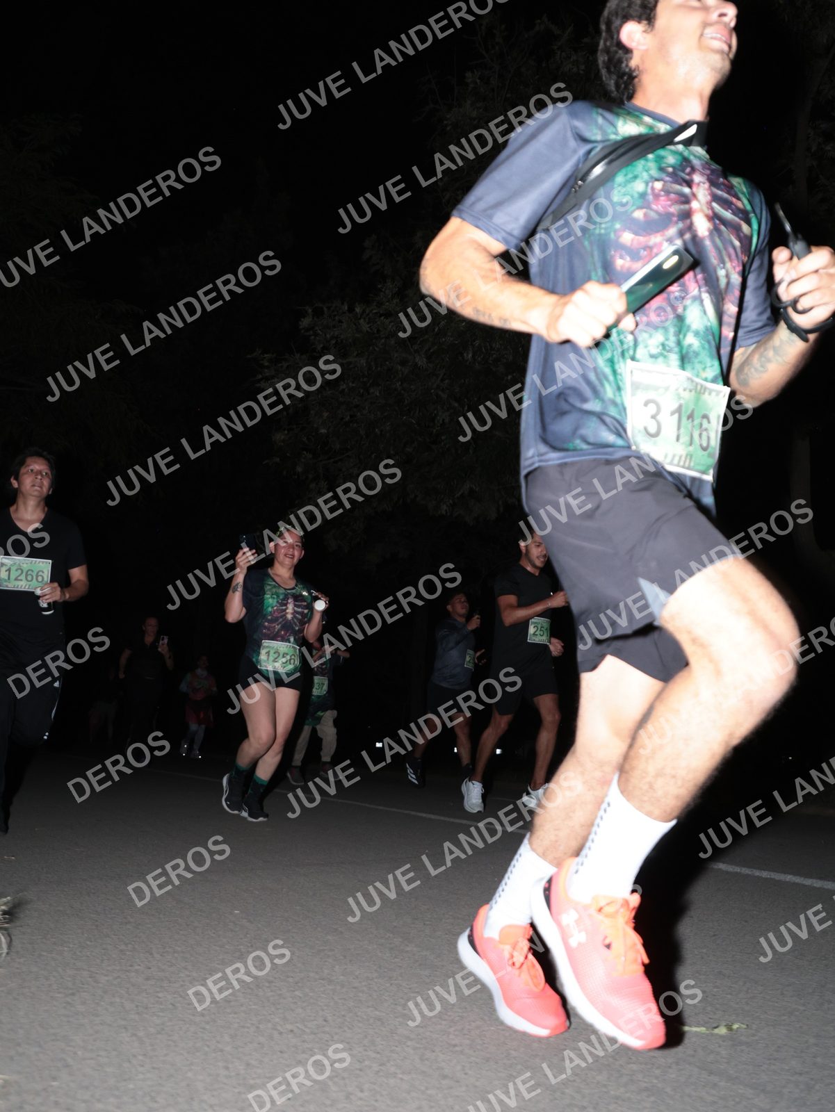 Foto de la Carrera Nocturna de Zombies Parque Metropolitano 2026 en Parque Metropolitano de Guadalajara, Zapopan, Jalisco a las 20:47 · dorsal 1266, 1256