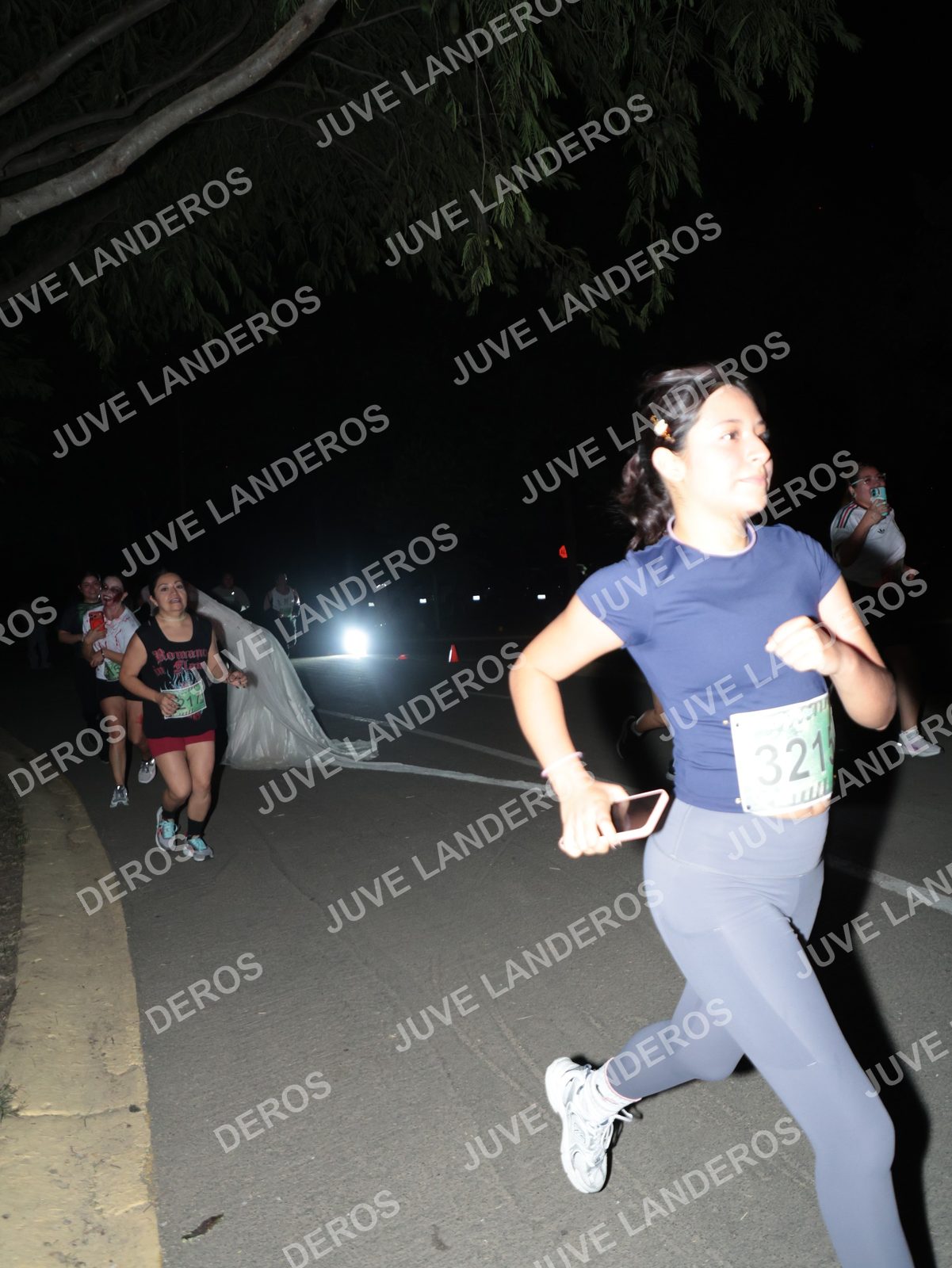 Foto de la Carrera Nocturna de Zombies Parque Metropolitano 2026 en Parque Metropolitano de Guadalajara, Zapopan, Jalisco a las 20:58 · dorsal 321, 217