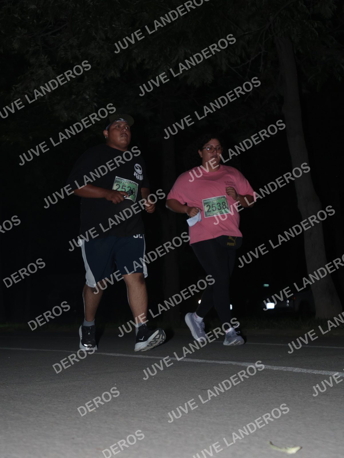 Foto de la Carrera Nocturna de Zombies Parque Metropolitano 2026 en Parque Metropolitano de Guadalajara, Zapopan, Jalisco a las 21:08 · dorsal 2538, 2530