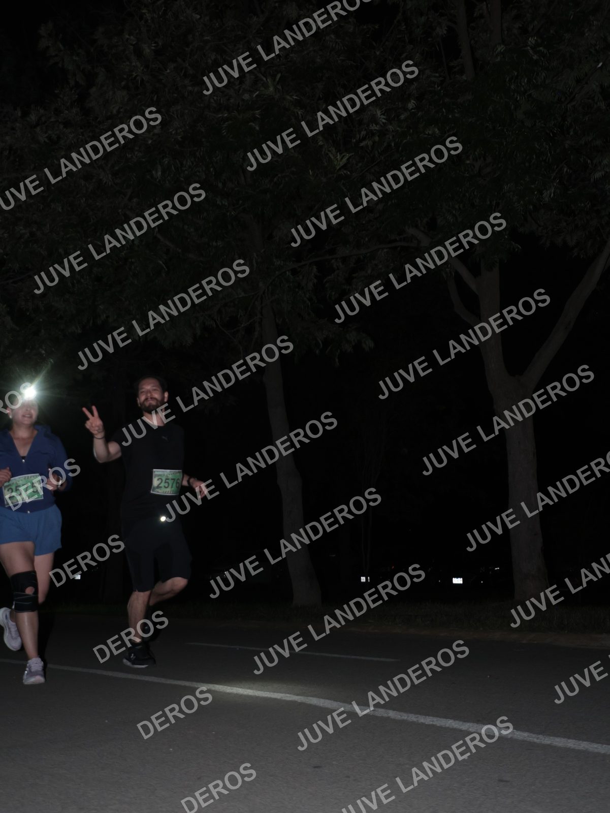 Foto de la Carrera Nocturna de Zombies Parque Metropolitano 2026 en Parque Metropolitano de Guadalajara, Zapopan, Jalisco a las 20:52 · dorsal 2576, 2575