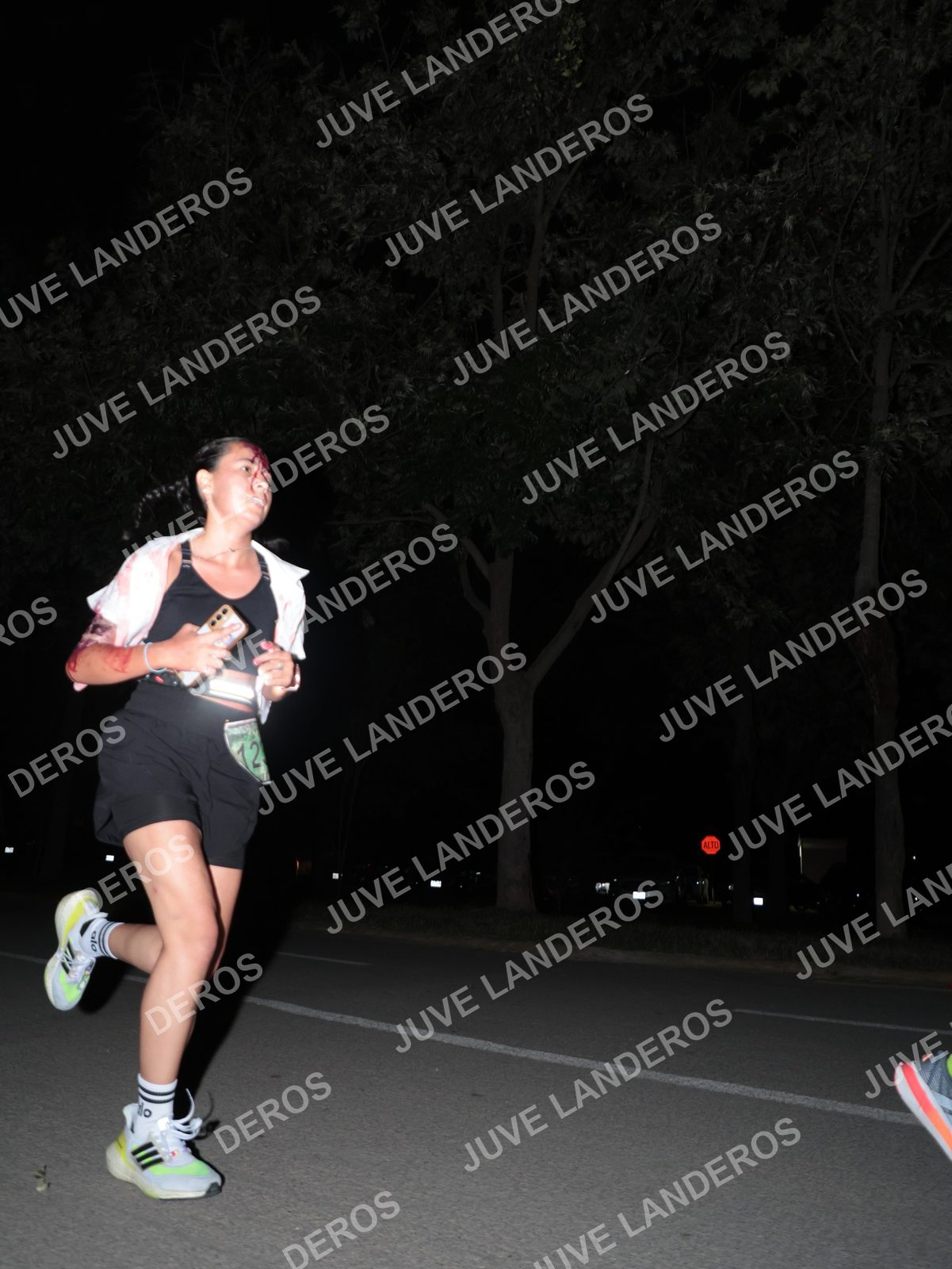 Foto de la Carrera Nocturna de Zombies Parque Metropolitano 2026 en Parque Metropolitano de Guadalajara, Zapopan, Jalisco a las 20:42 · dorsal 12
