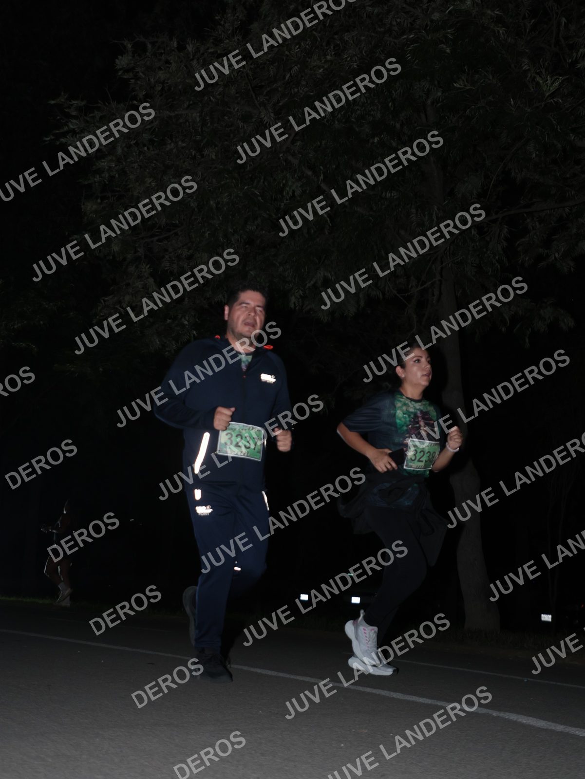 Foto de la Carrera Nocturna de Zombies Parque Metropolitano 2026 en Parque Metropolitano de Guadalajara, Zapopan, Jalisco a las 20:57 · dorsal 3237, 3238
