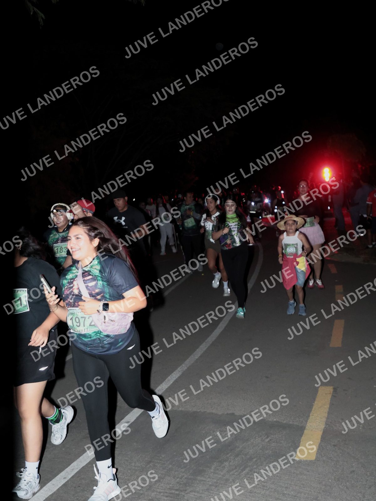 Foto de la Carrera Nocturna de Zombies Parque Metropolitano 2026 en Parque Metropolitano de Guadalajara, Zapopan, Jalisco a las 20:16 · dorsal 1972, 183, 196, 68
