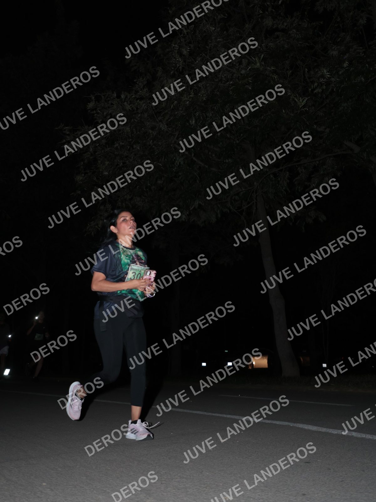 Foto de la Carrera Nocturna de Zombies Parque Metropolitano 2026 en Parque Metropolitano de Guadalajara, Zapopan, Jalisco a las 20:44 · dorsal 30