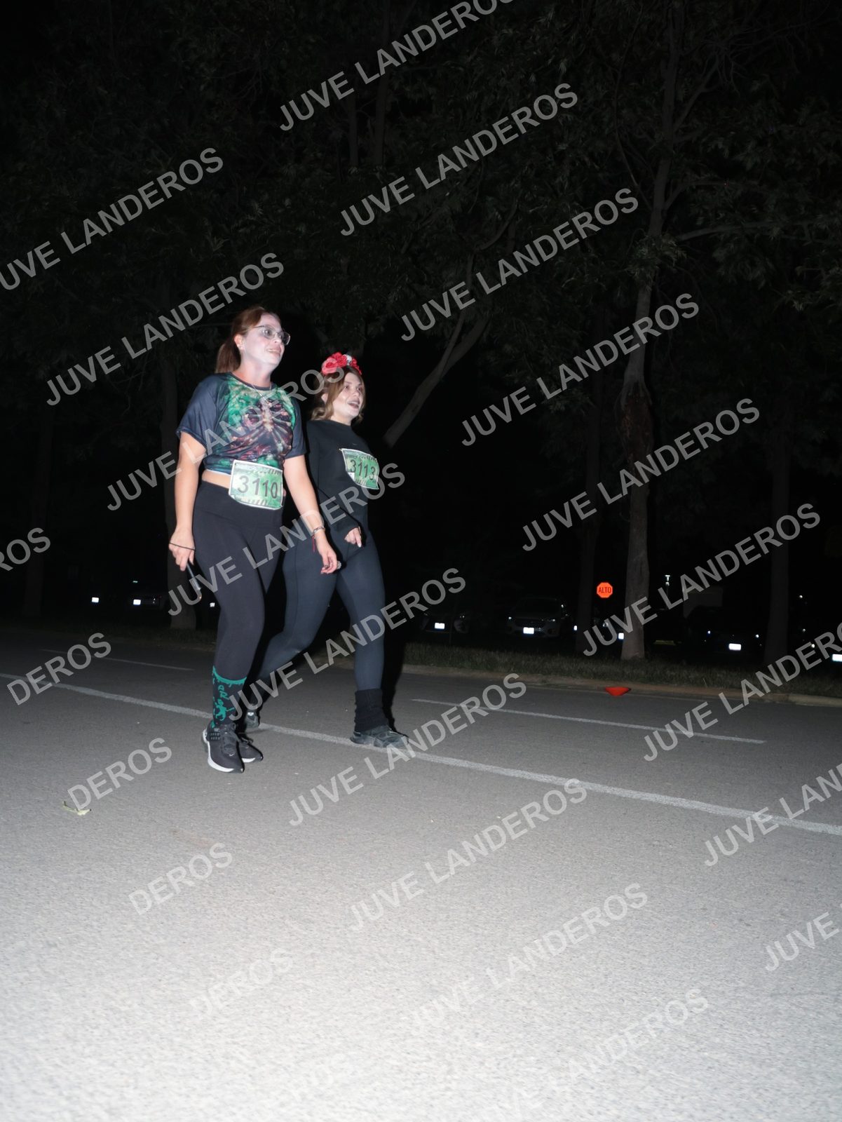 Foto de la Carrera Nocturna de Zombies Parque Metropolitano 2026 en Parque Metropolitano de Guadalajara, Zapopan, Jalisco a las 21:06 · dorsal 3113, 3110
