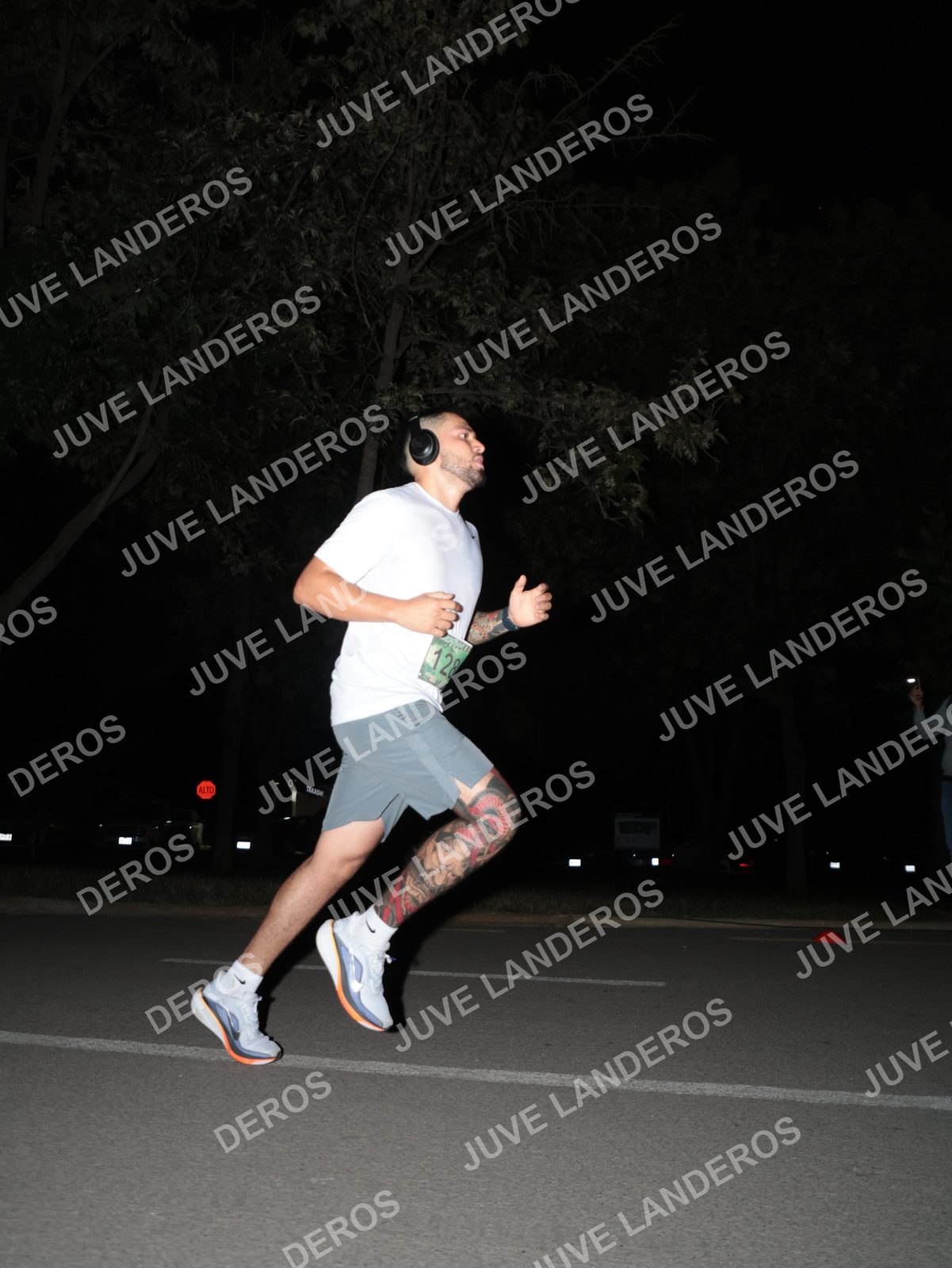 Foto de la Carrera Nocturna de Zombies Parque Metropolitano 2026 en Parque Metropolitano de Guadalajara, Zapopan, Jalisco a las 20:42 · dorsal 128