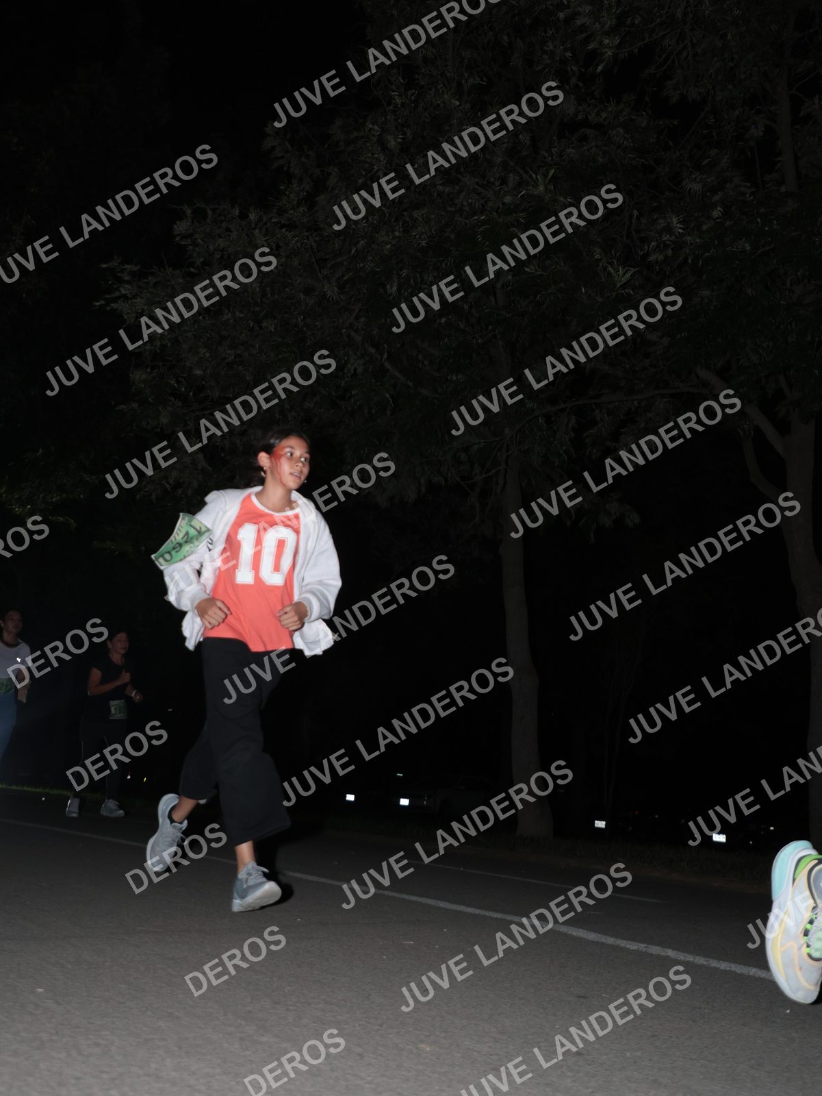 Foto de la Carrera Nocturna de Zombies Parque Metropolitano 2026 en Parque Metropolitano de Guadalajara, Zapopan, Jalisco a las 20:49 · dorsal 10
