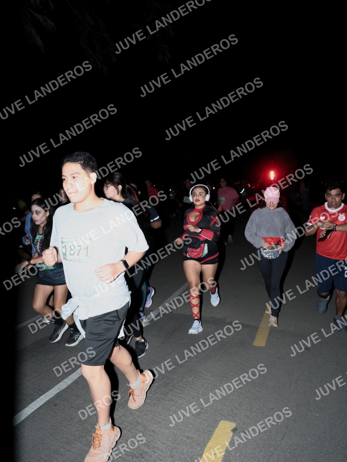 Foto de la Carrera Nocturna de Zombies Parque Metropolitano 2026 en Parque Metropolitano de Guadalajara, Zapopan, Jalisco a las 20:17 · dorsal 1871