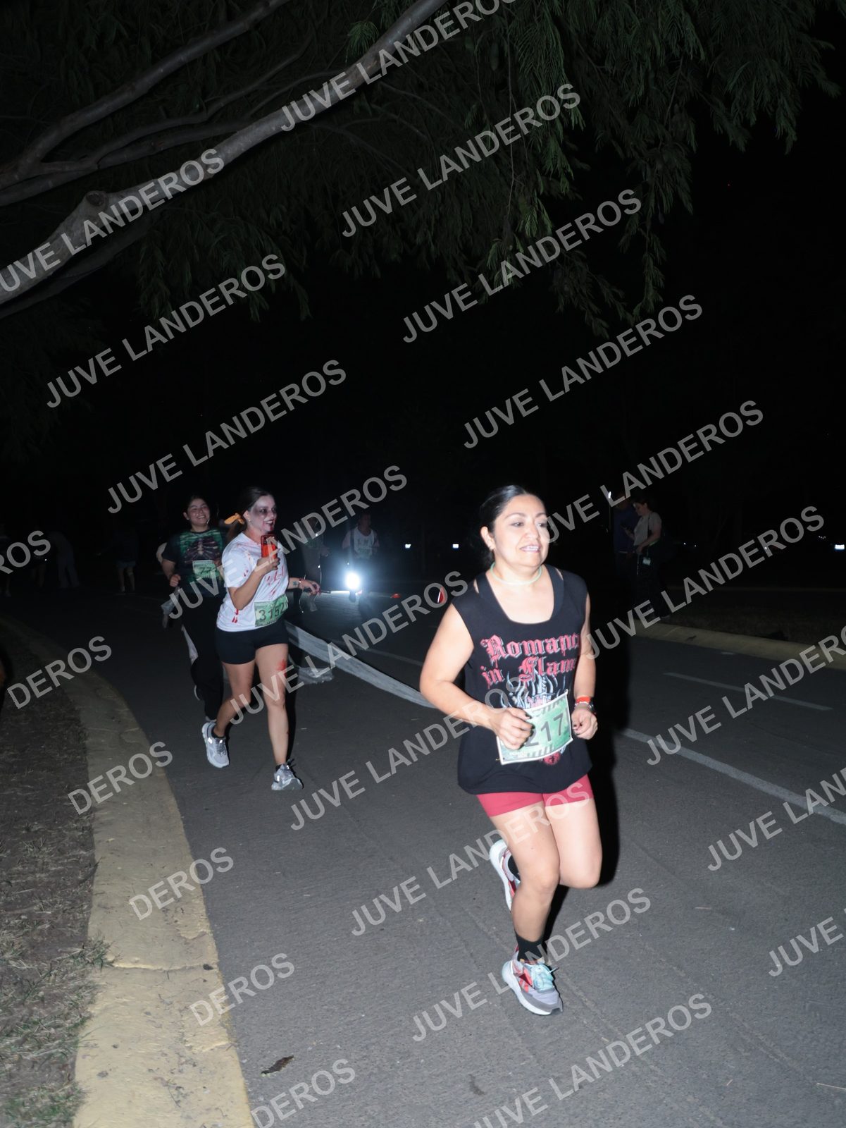 Foto de la Carrera Nocturna de Zombies Parque Metropolitano 2026 en Parque Metropolitano de Guadalajara, Zapopan, Jalisco a las 20:58 · dorsal 217