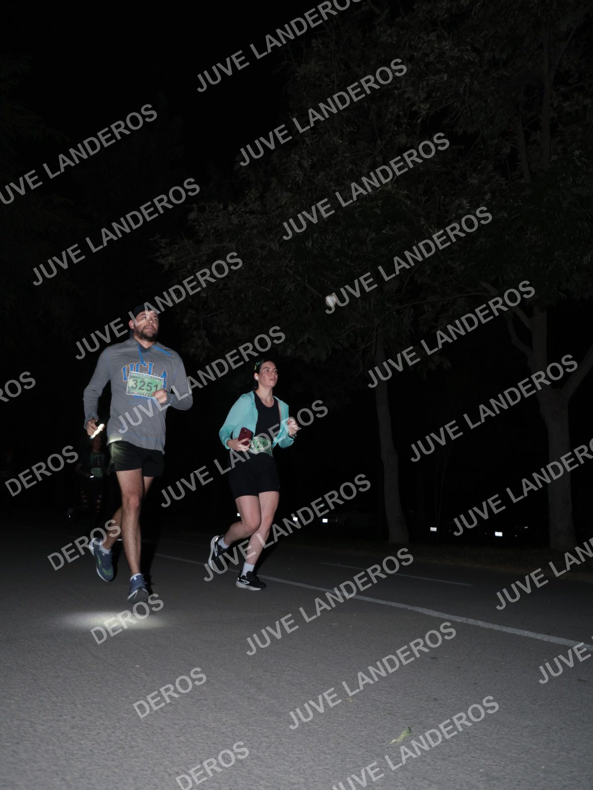 Foto de la Carrera Nocturna de Zombies Parque Metropolitano 2026 en Parque Metropolitano de Guadalajara, Zapopan, Jalisco a las 20:44 · dorsal 3251, 3250