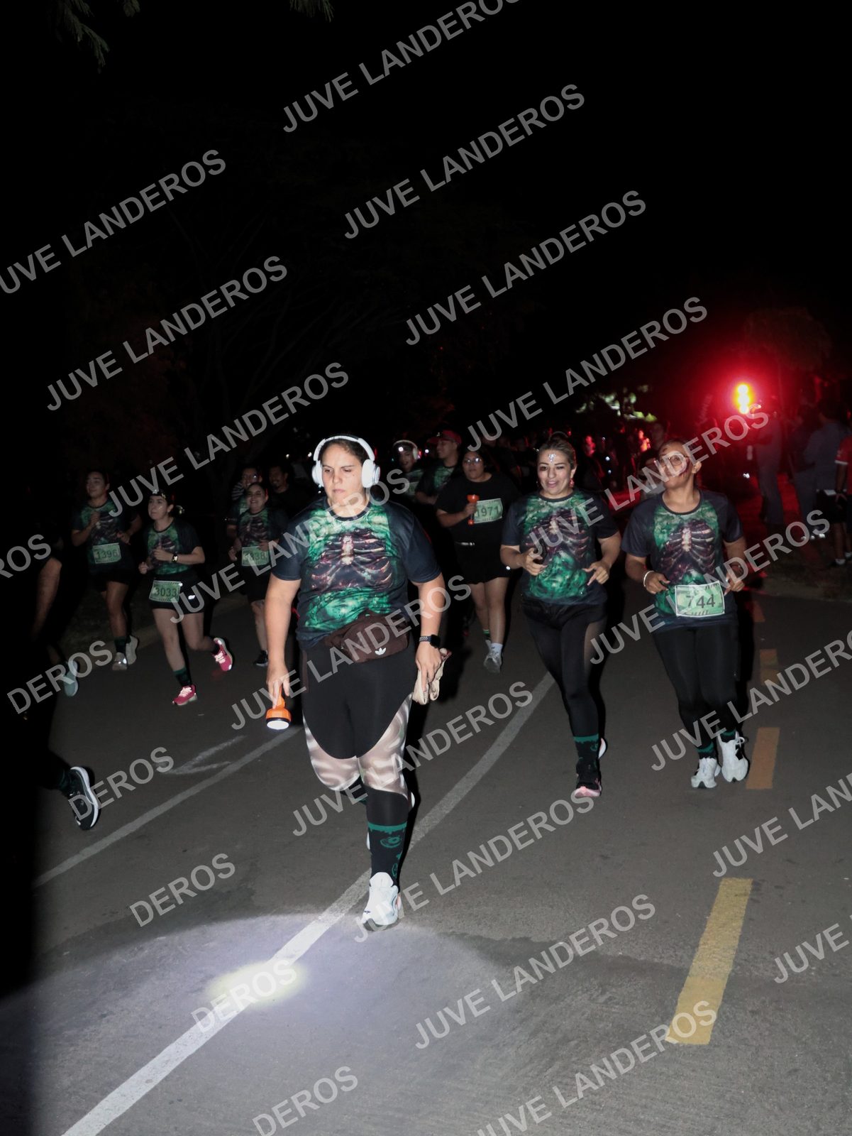 Foto de la Carrera Nocturna de Zombies Parque Metropolitano 2026 en Parque Metropolitano de Guadalajara, Zapopan, Jalisco a las 20:16 · dorsal 744, 3033, 971, 1838