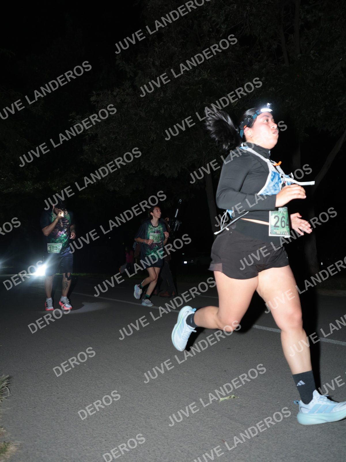 Foto de la Carrera Nocturna de Zombies Parque Metropolitano 2026 en Parque Metropolitano de Guadalajara, Zapopan, Jalisco a las 20:46 · dorsal 26, 1942, 787