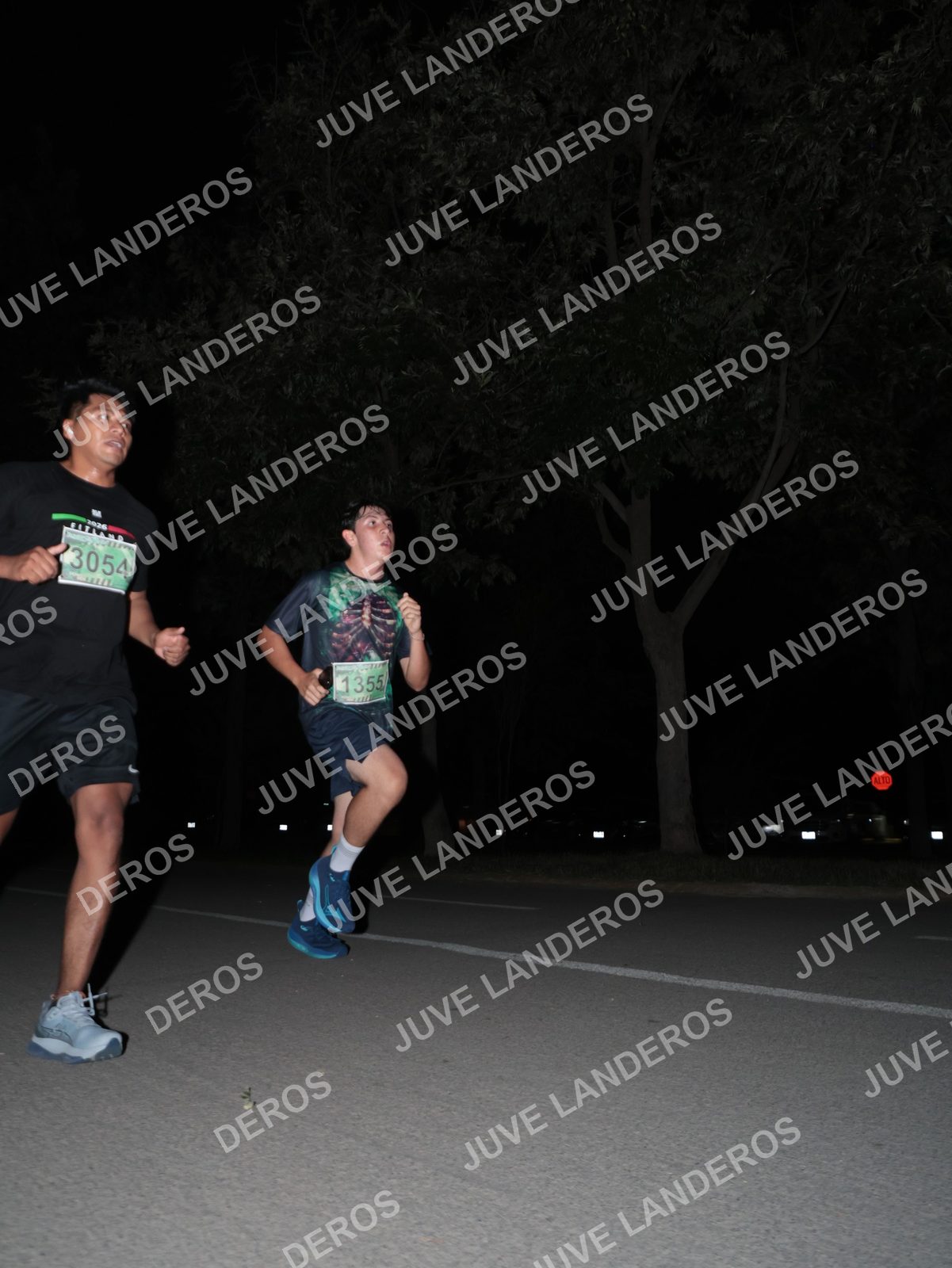 Foto de la Carrera Nocturna de Zombies Parque Metropolitano 2026 en Parque Metropolitano de Guadalajara, Zapopan, Jalisco a las 20:42 · dorsal 3054, 1355