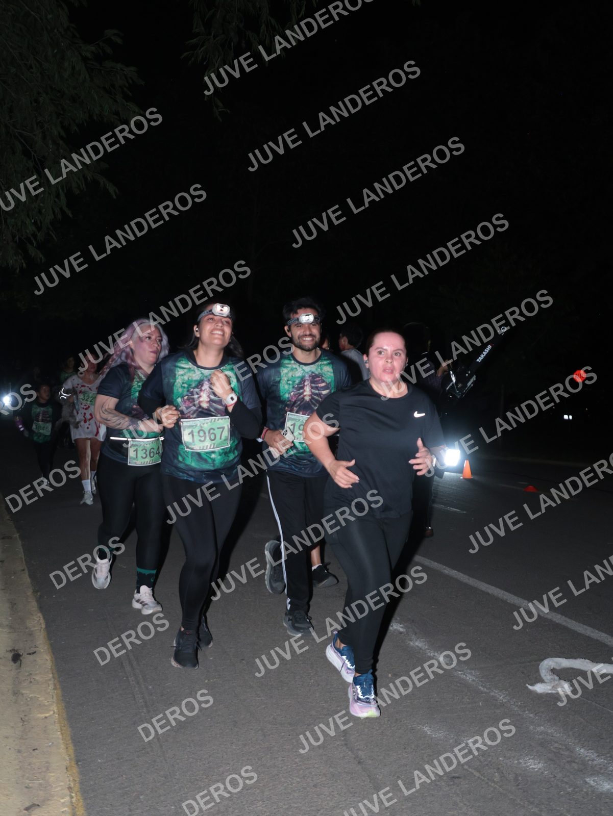 Foto de la Carrera Nocturna de Zombies Parque Metropolitano 2026 en Parque Metropolitano de Guadalajara, Zapopan, Jalisco a las 20:59 · dorsal 1967, 1364, 322