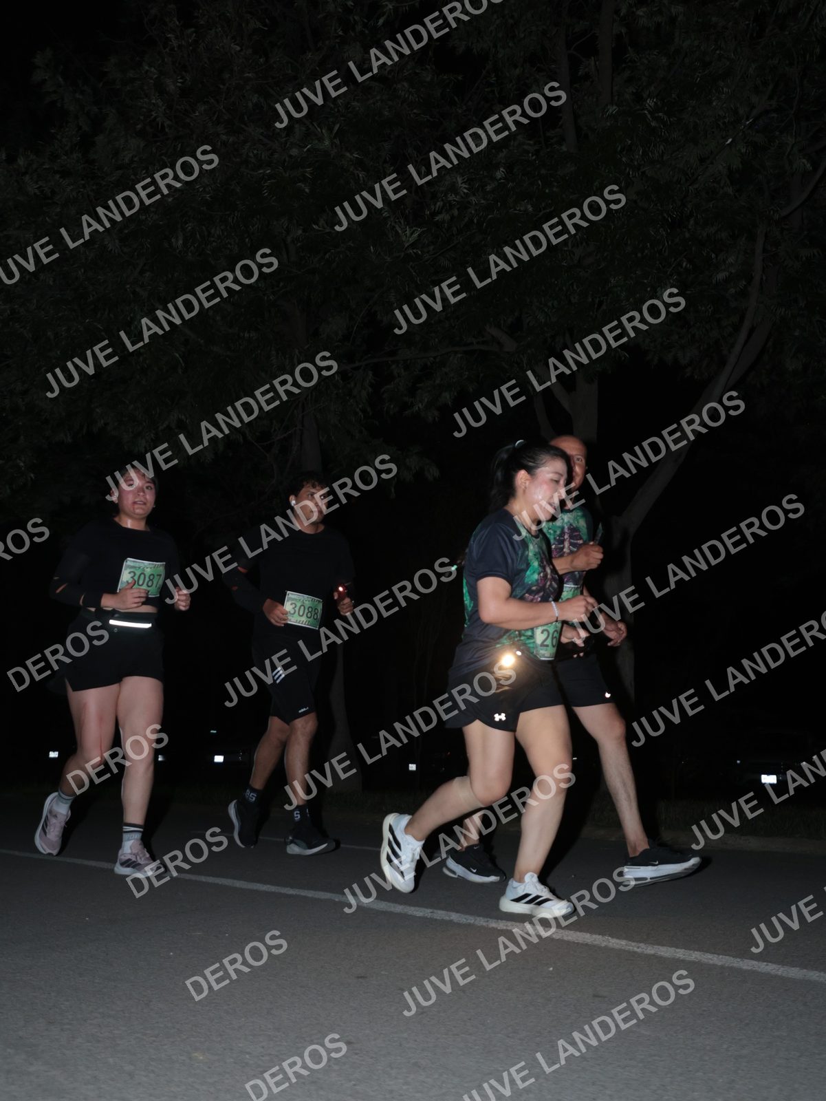 Foto de la Carrera Nocturna de Zombies Parque Metropolitano 2026 en Parque Metropolitano de Guadalajara, Zapopan, Jalisco a las 20:52 · dorsal 3087, 3088, 26