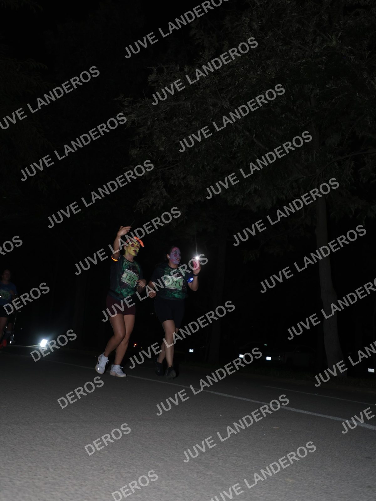 Foto de la Carrera Nocturna de Zombies Parque Metropolitano 2026 en Parque Metropolitano de Guadalajara, Zapopan, Jalisco a las 20:49 · dorsal 1271, 1274