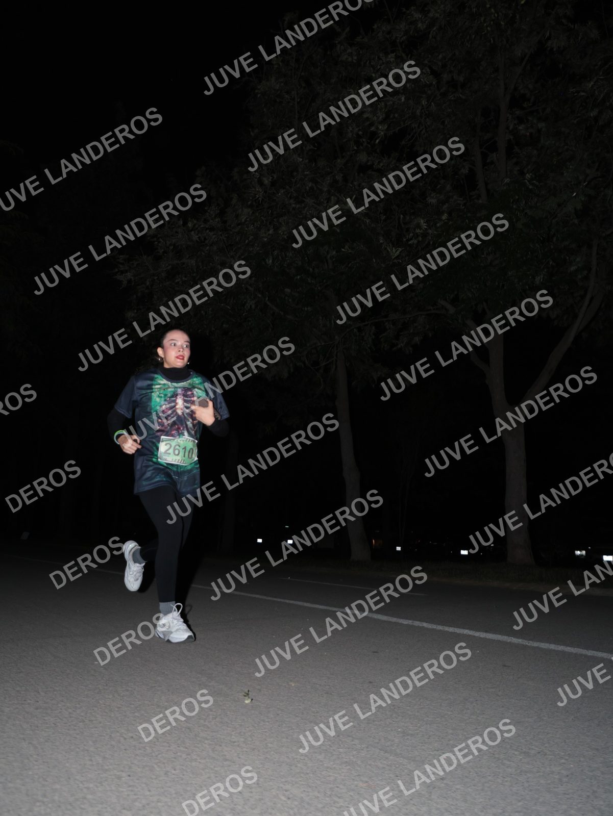 Foto de la Carrera Nocturna de Zombies Parque Metropolitano 2026 en Parque Metropolitano de Guadalajara, Zapopan, Jalisco a las 20:42 · dorsal 2610