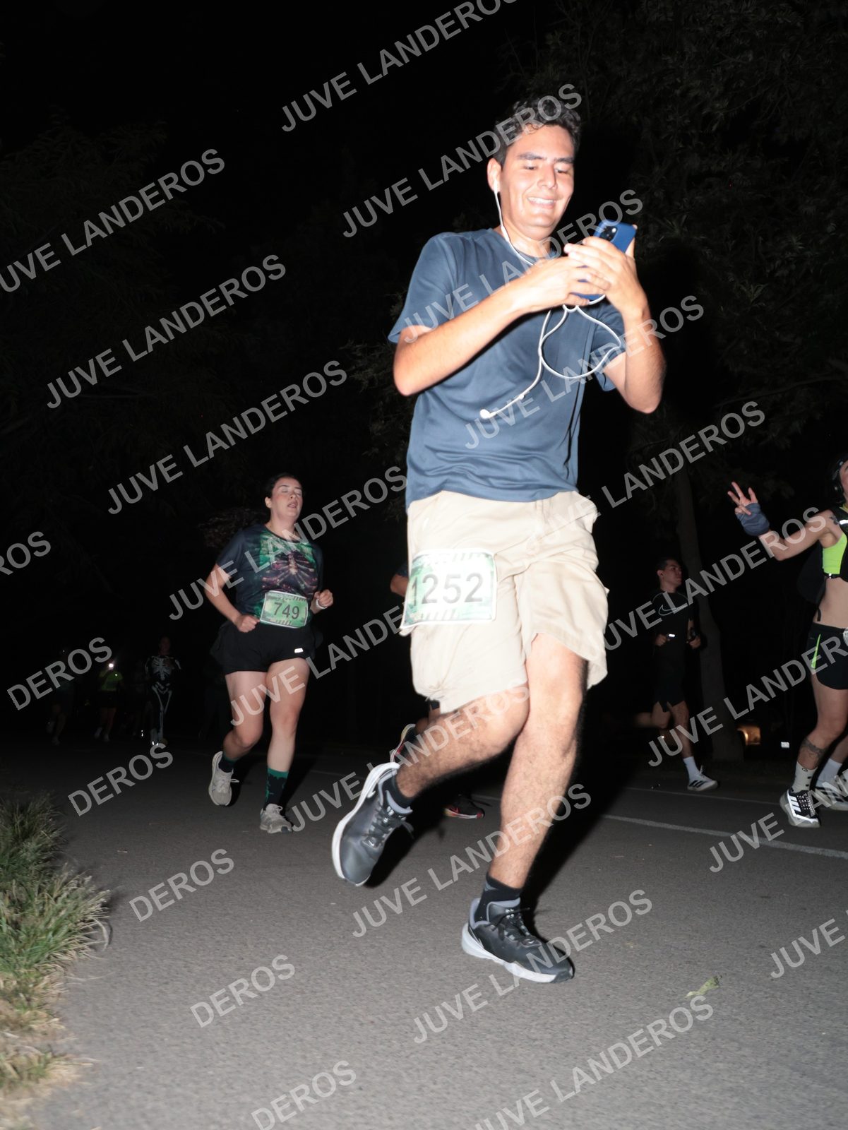 Foto de la Carrera Nocturna de Zombies Parque Metropolitano 2026 en Parque Metropolitano de Guadalajara, Zapopan, Jalisco a las 20:44 · dorsal 1252, 749