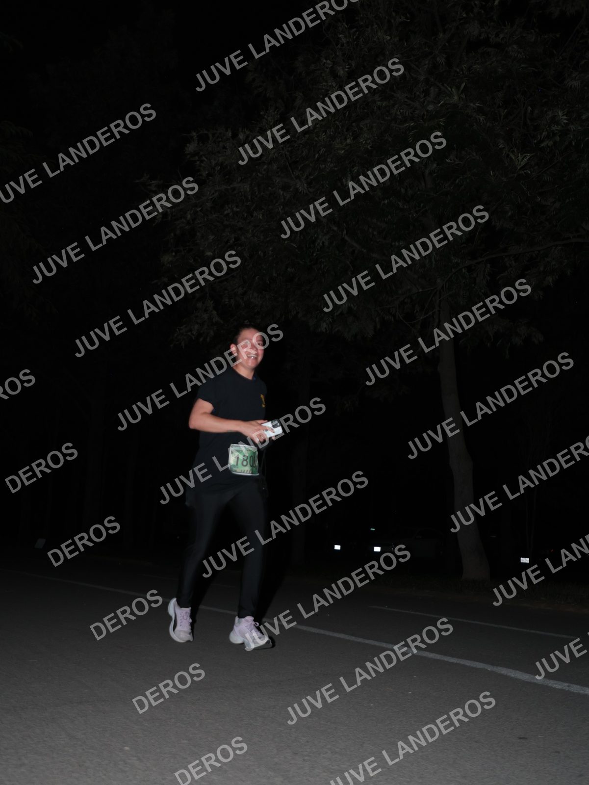 Foto de la Carrera Nocturna de Zombies Parque Metropolitano 2026 en Parque Metropolitano de Guadalajara, Zapopan, Jalisco a las 20:43 · dorsal 180