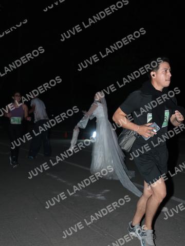 Foto de la Carrera Nocturna de Zombies Parque Metropolitano 2026 a las 20:59