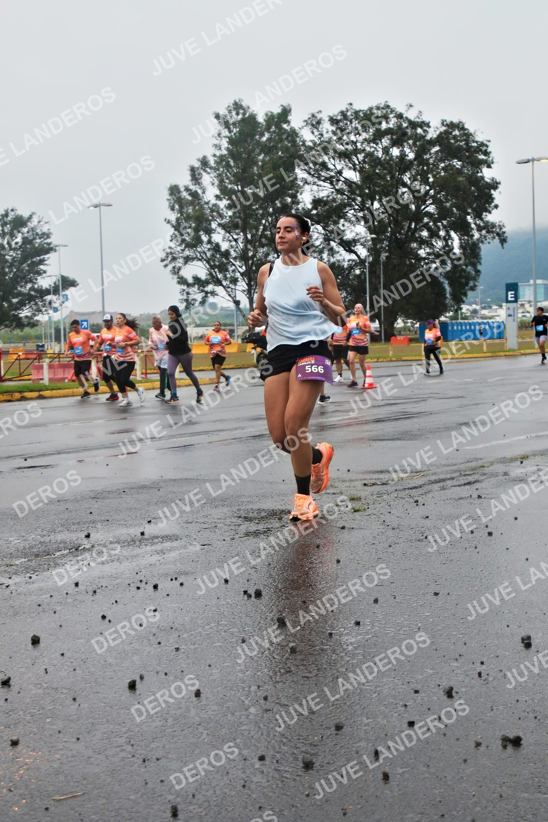Foto de la CARRERA OMNILIFE GUADALAJARA en Estadio Akron, Zapopan a las 07:26 · dorsal 566