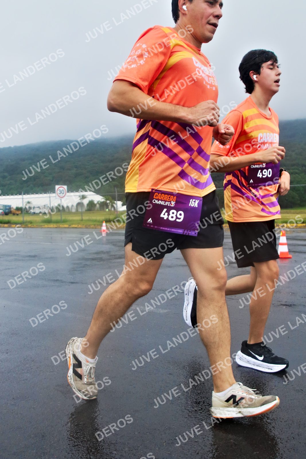 Foto de la CARRERA OMNILIFE GUADALAJARA en Estadio Akron, Zapopan a las 08:00 · dorsal 489, 490, 30