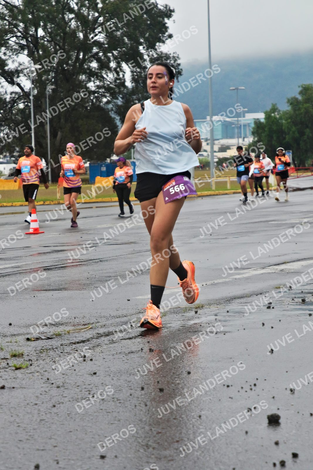 Foto de la CARRERA OMNILIFE GUADALAJARA en Estadio Akron, Zapopan a las 07:26 · dorsal 566