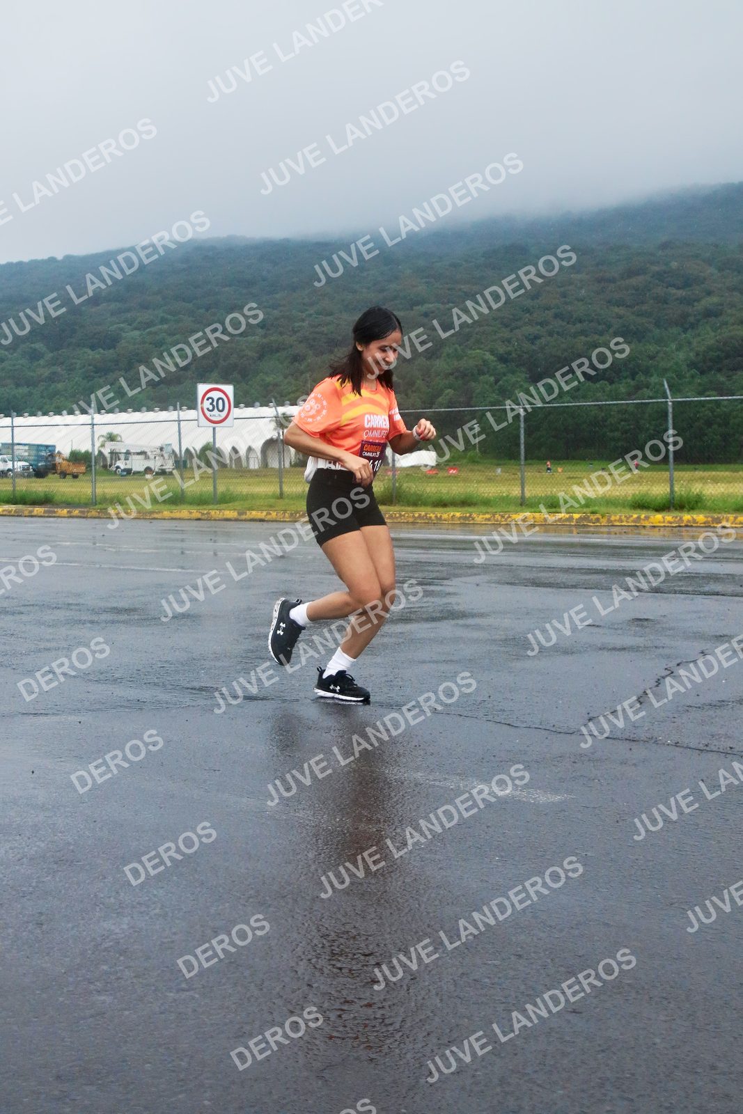 Foto de la CARRERA OMNILIFE GUADALAJARA en Estadio Akron, Zapopan a las 08:04 · dorsal 30