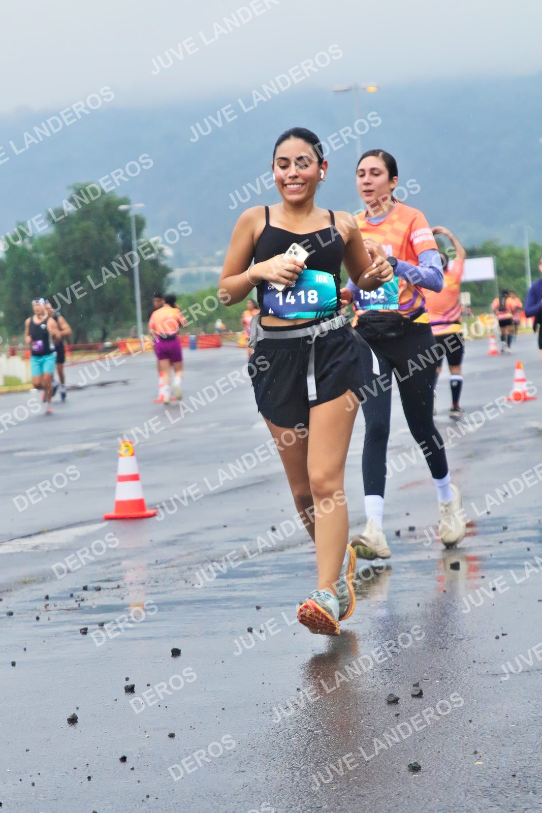 Foto de la CARRERA OMNILIFE GUADALAJARA en Estadio Akron, Zapopan a las 07:47 · dorsal 1418, 1942