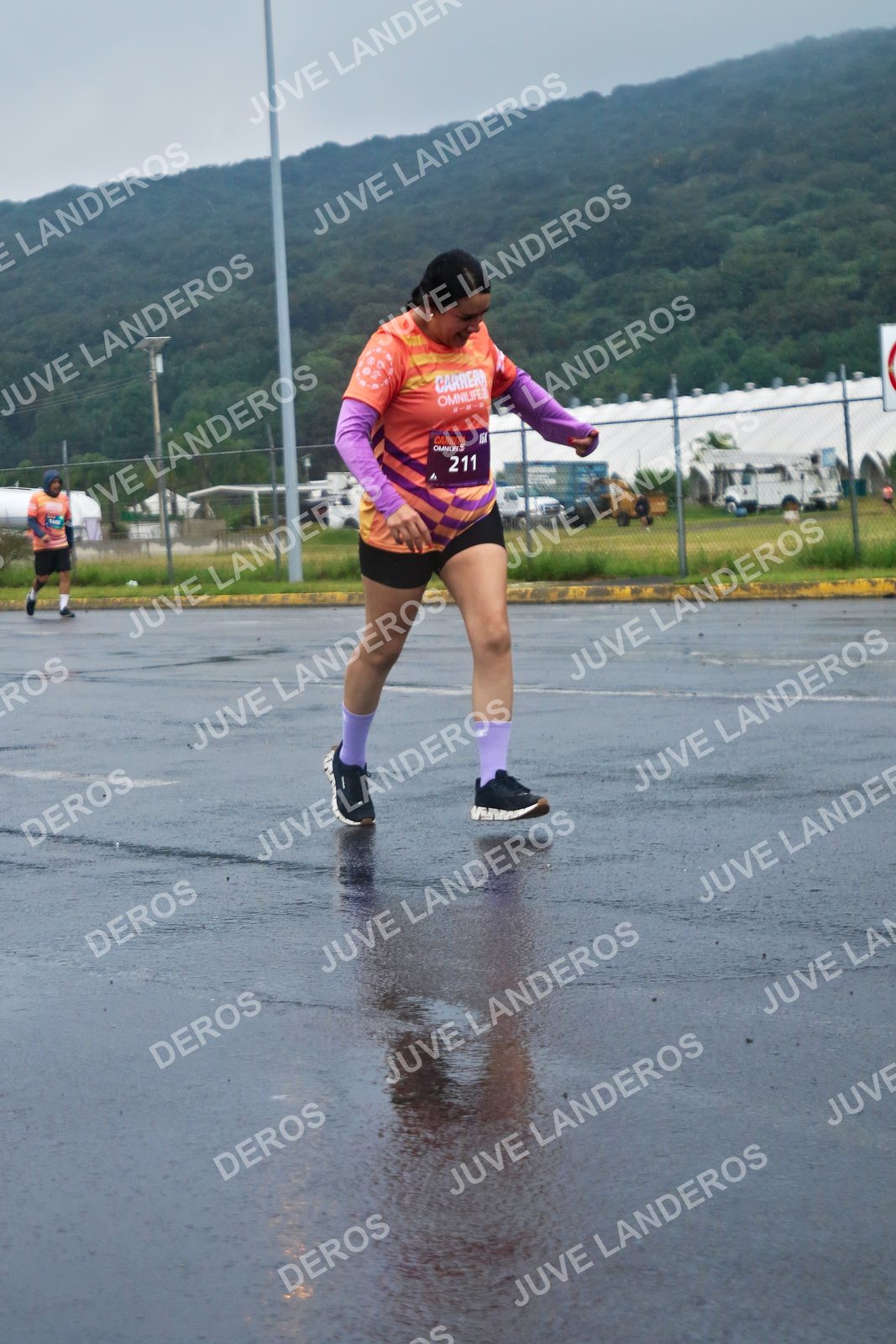 Foto de la CARRERA OMNILIFE GUADALAJARA en Estadio Akron, Zapopan a las 07:59 · dorsal 211