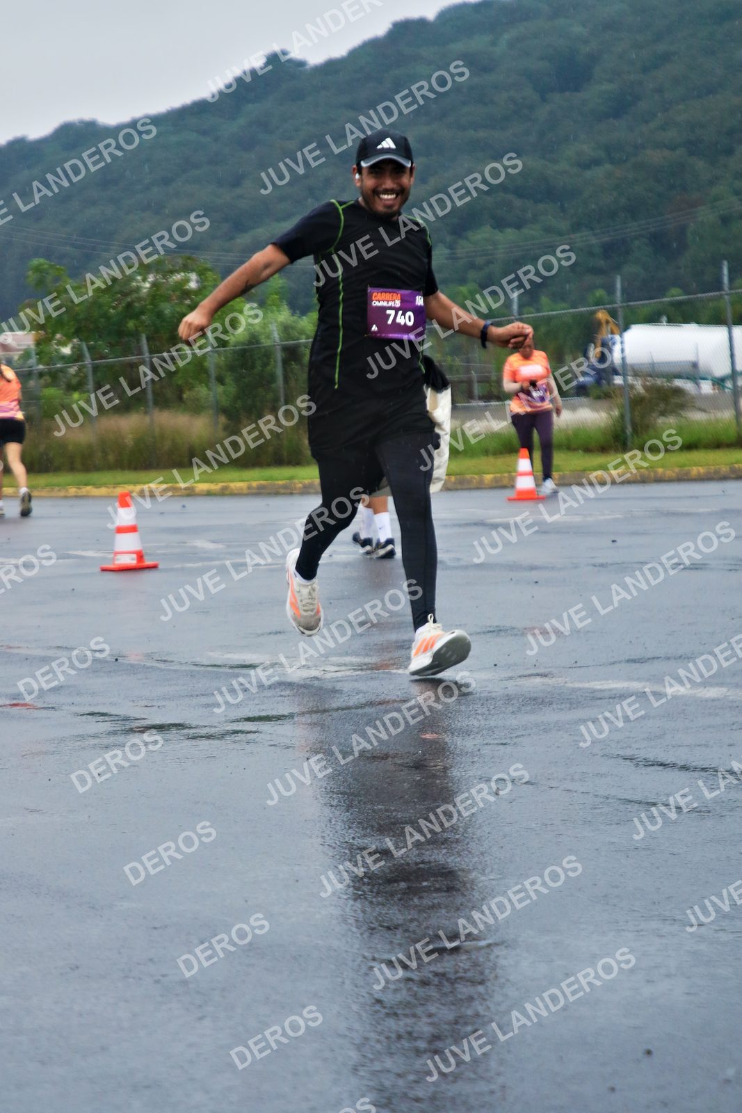 Foto de la CARRERA OMNILIFE GUADALAJARA en Estadio Akron, Zapopan a las 07:54 · dorsal 740