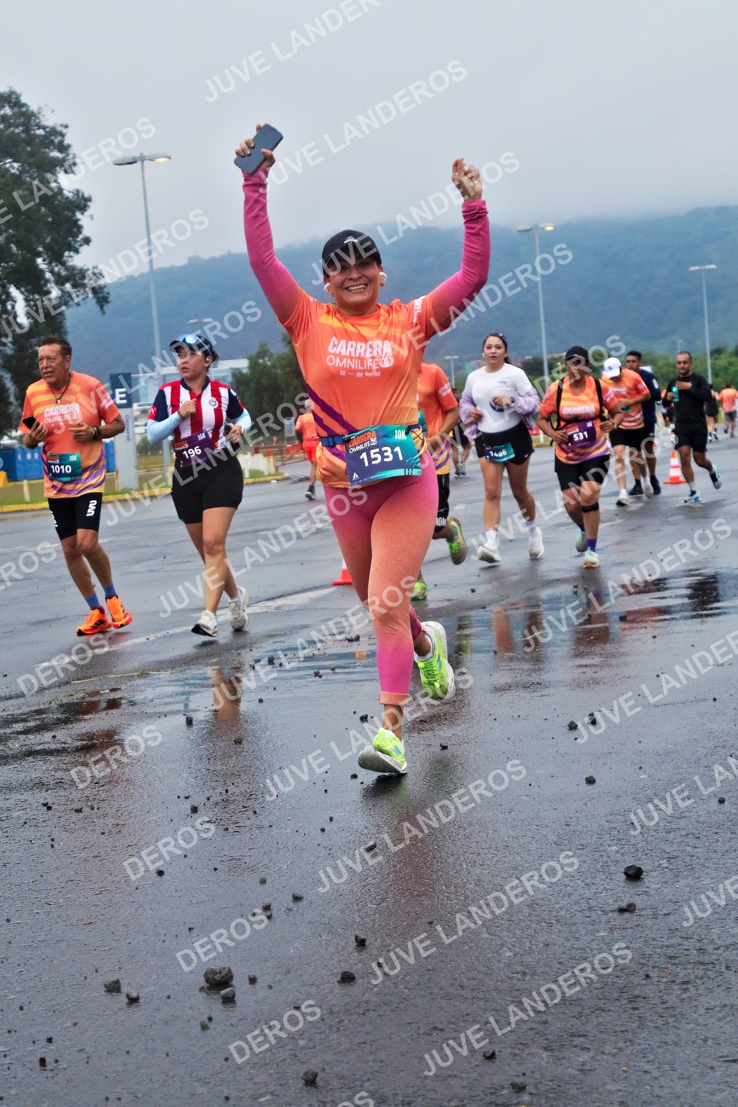 Foto de la CARRERA OMNILIFE GUADALAJARA en Estadio Akron, Zapopan a las 07:42 · dorsal 1531, 1010, 196